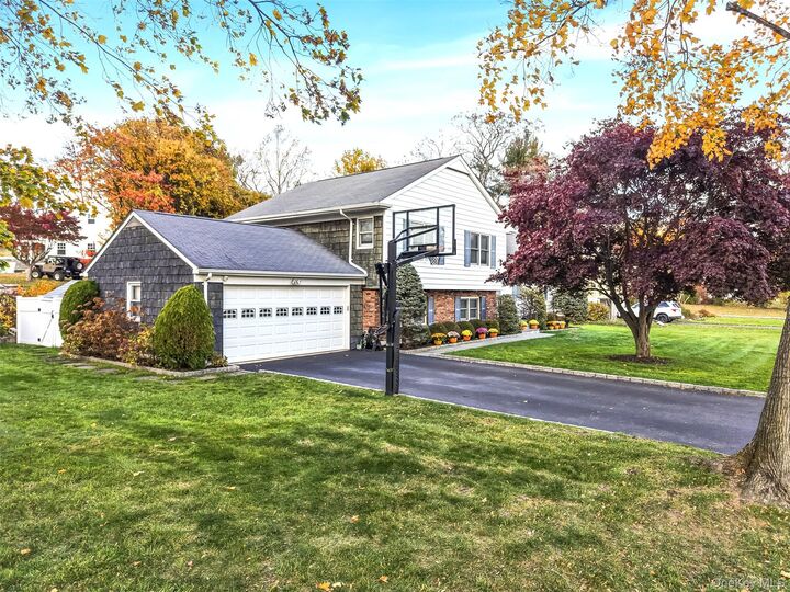 Property Photo:  32 Homeside Lane  NY 10605 