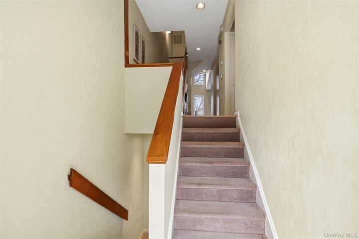 Property Photo:  4 Tudor Circle  NY 10598 