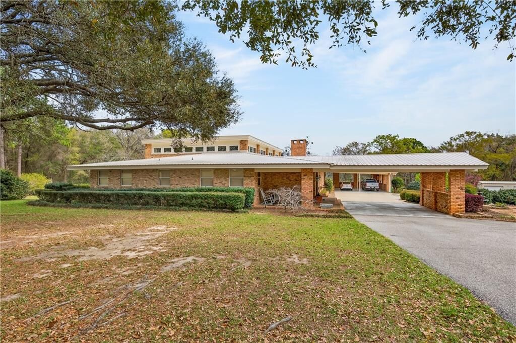 Property Photo: 3175 Dawes Lake Road E AL 36619