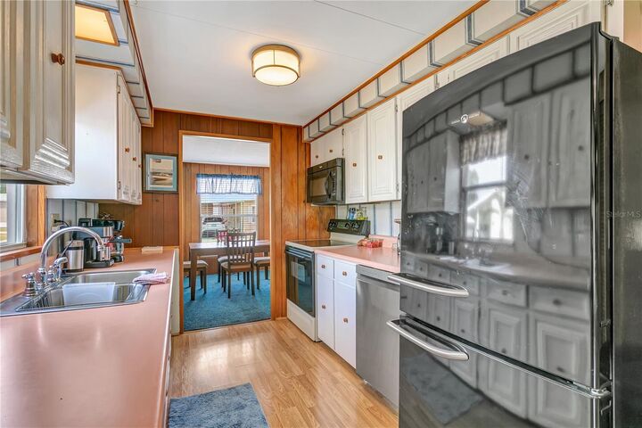 Property Photo:  3208 Oakwood Boulevard S  FL 34237 