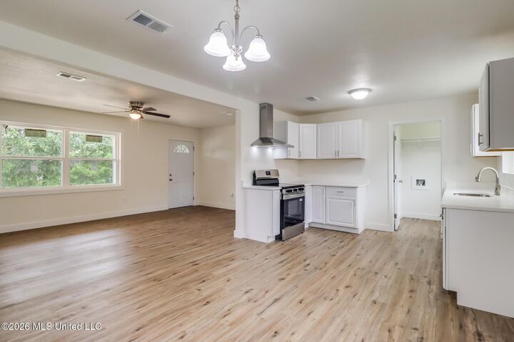 Property Photo:  400 N Wilson Boulevard  MS 39503 