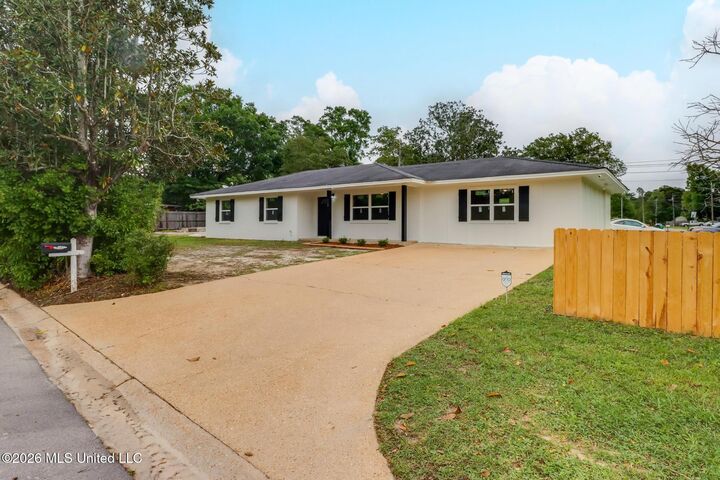 Property Photo: 400 N Wilson Boulevard MS 39503