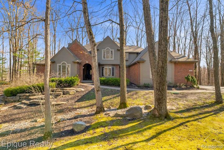Property Photo:  9155 Kelly Lake Drive  MI 48348 2588 