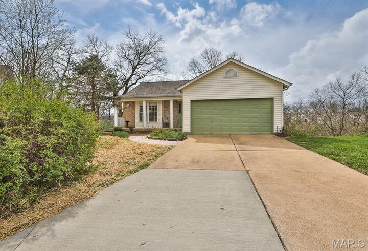 Property Photo:  853 Crescent Ridge  MO 63088 