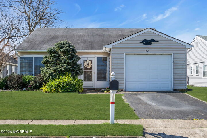 Property Photo:  18 Leighton Lane  NJ 08759 