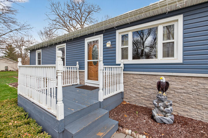 Property Photo:  805 Vera Cruz Street  MI 49203 