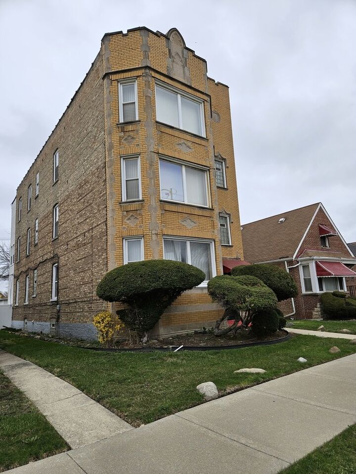 Property Photo:  10032 S King Drive  IL 60628 