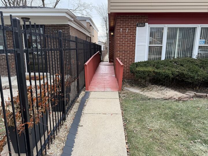 Property Photo:  