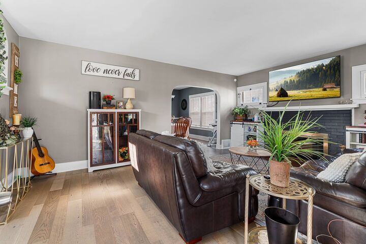 Property Photo:  629 W Downer Place  IL 60506 
