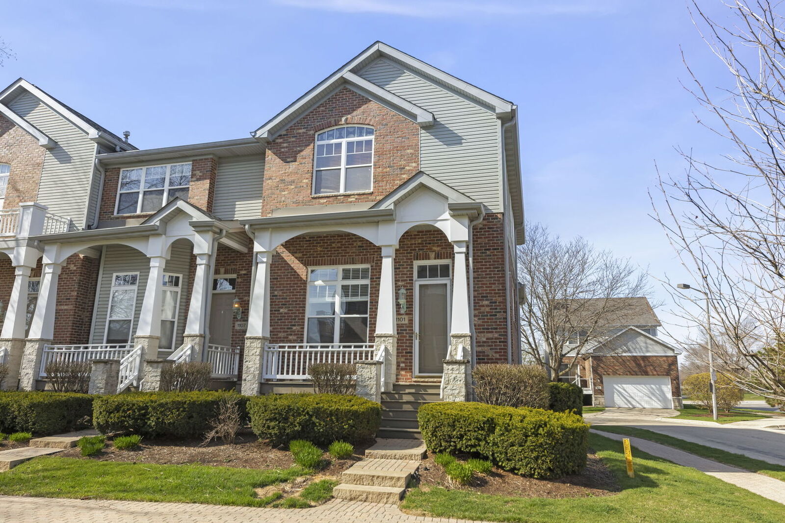 Property Photo: 1101 Ironwood Lane IL 60532