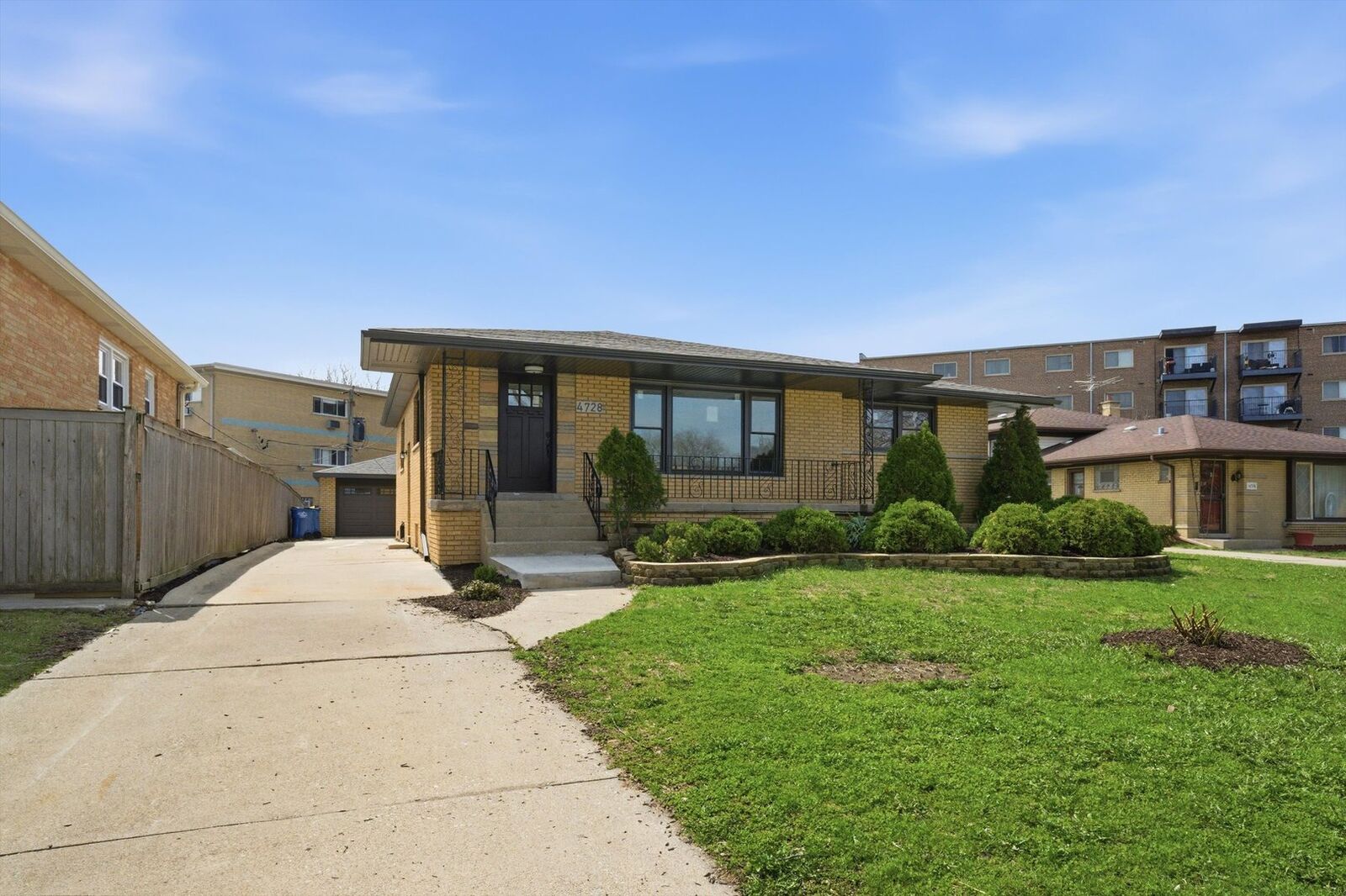 Property Photo: 4728 W 99th Place IL 60453
