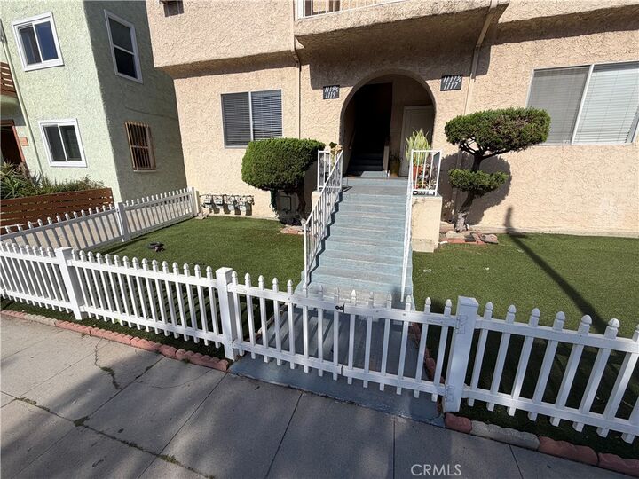 Property Photo: 1117 Queen Anne CA 90019