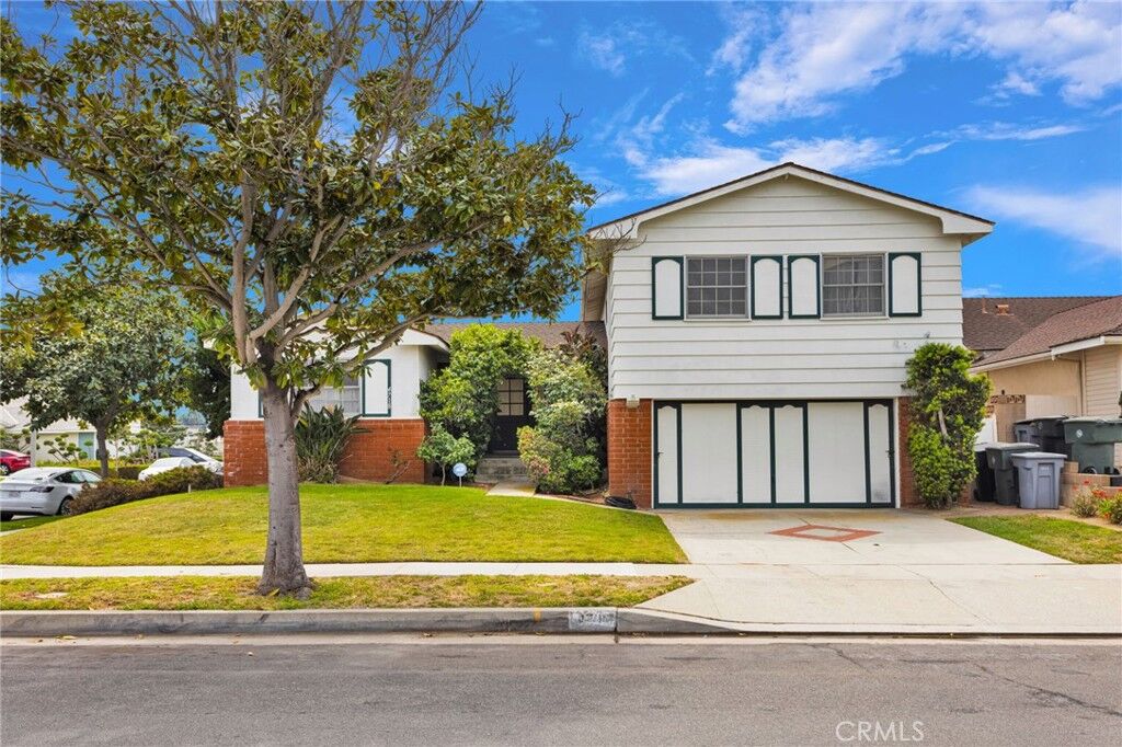 Property Photo: 4718 White Court CA 90503