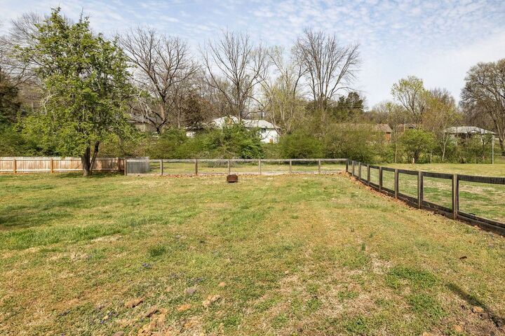 Property Photo:  909 N Graycroft Ave  TN 37115 