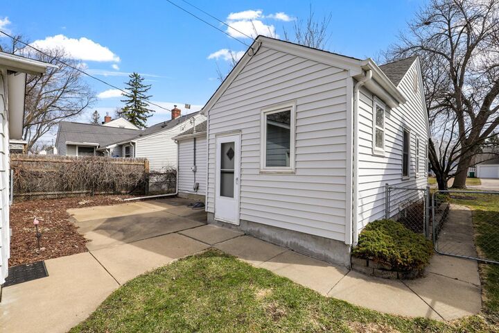 Property Photo:  2944 Zarthan Avenue S  MN 55416 