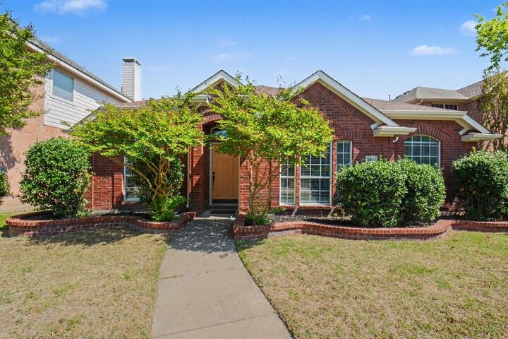 Property Photo: 3921 Iris Court TX 75070