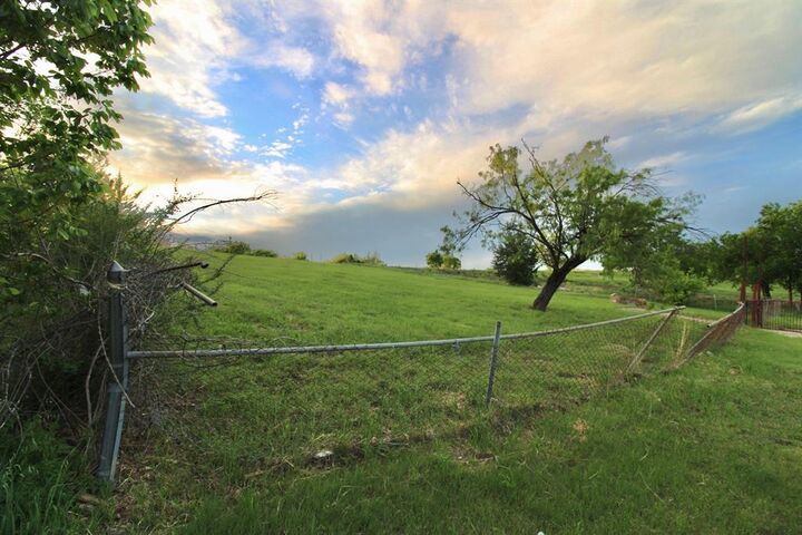 Property Photo:  315 S Army Avenue  TX 75211 