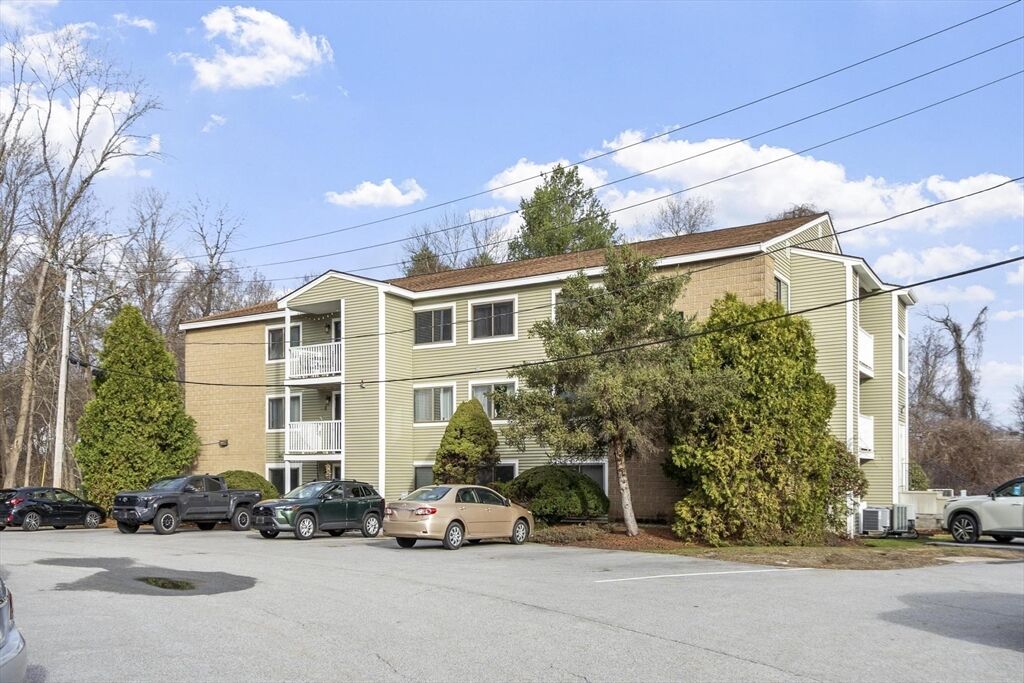 Property Photo: 4 Bridgeview Cir 36 MA 01879