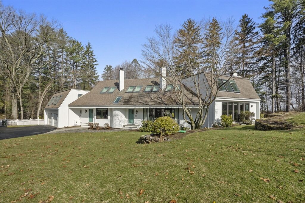 Property Photo:  40 Lincoln Cir E  MA 01810 