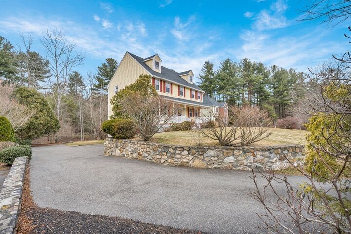Property Photo: 10 Stonehedge Dr MA 01887