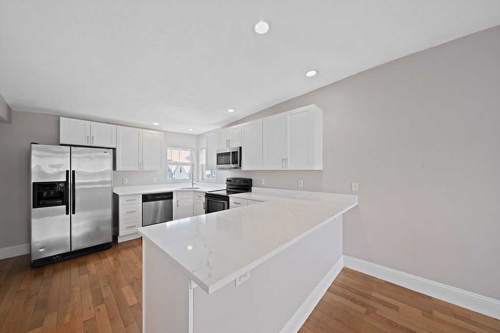 Property Photo:  662 East 7th Street 2  MA 02127 