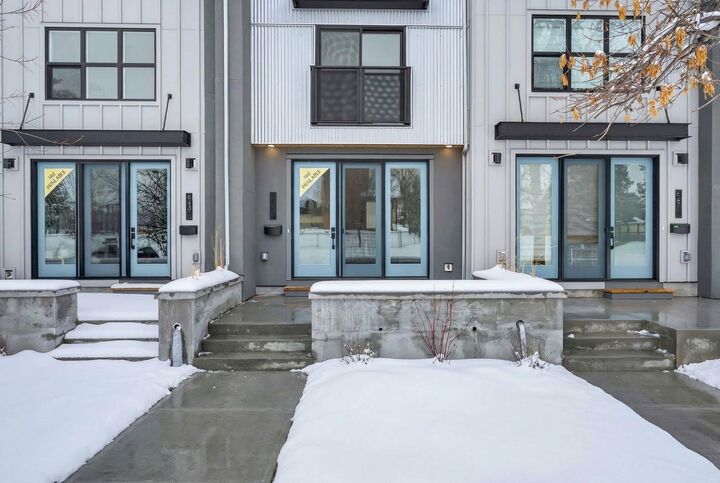 Property Photo:  645 53 Avenue SW  AB T2V 0C2 