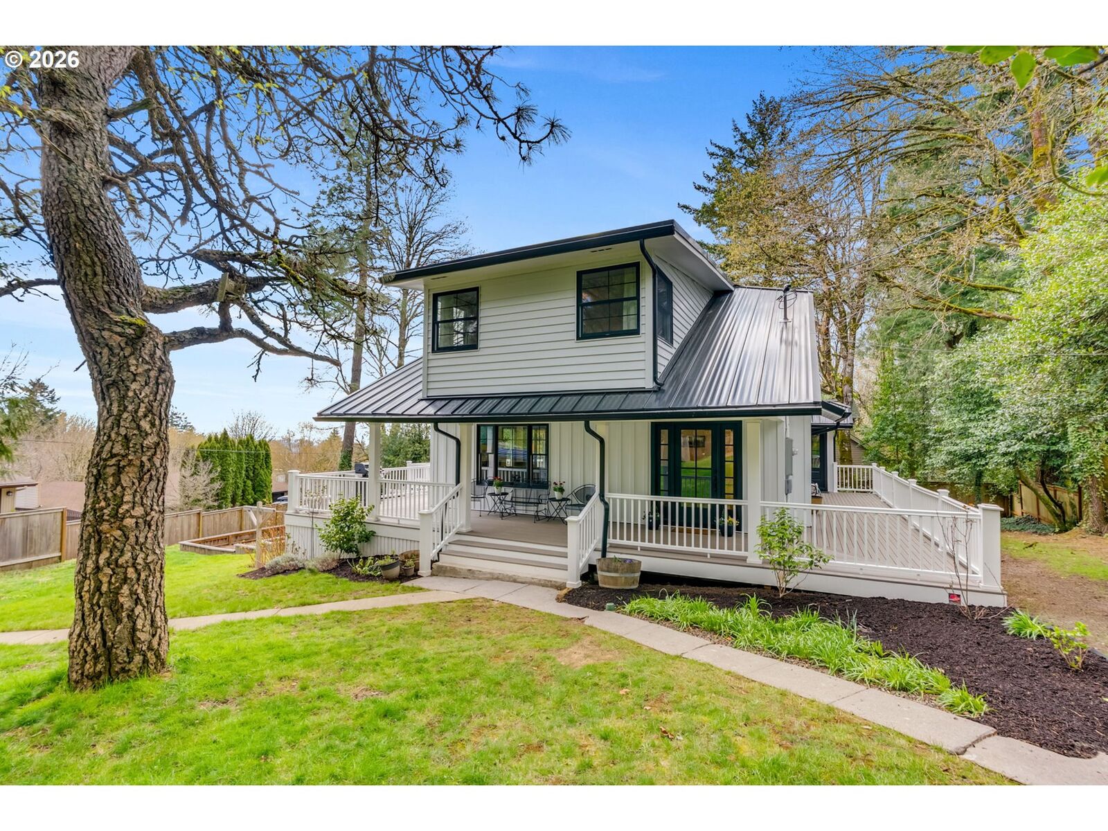 Property Photo:  5805 SW Taylor St  OR 97221 