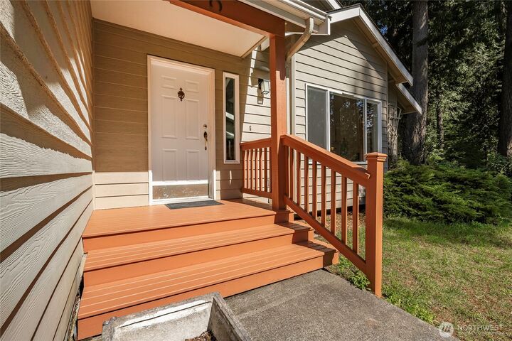 Property Photo: 15 Oakcrest Circle WA 98229