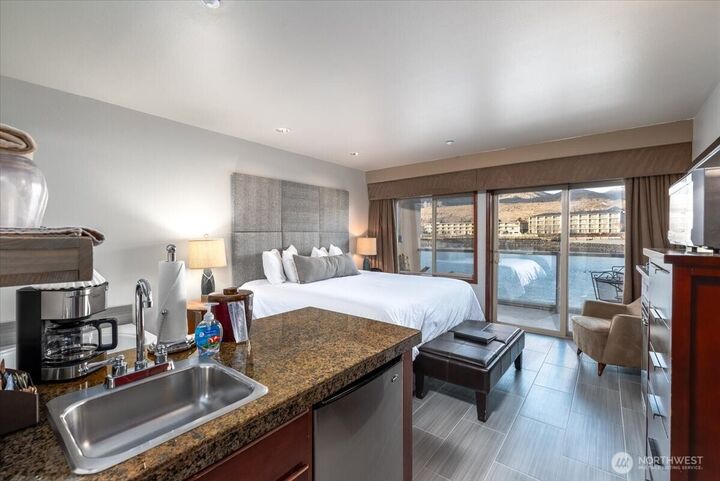 Property Photo:  322 W Woodin Avenue 712  WA 98816 