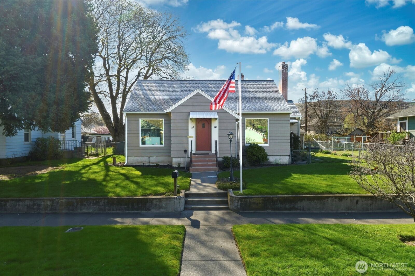 Property Photo:  117 W Richmond Avenue  WA 99328 