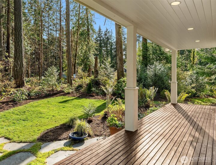 Property Photo: 10060 NE Springwood Lane WA 98110