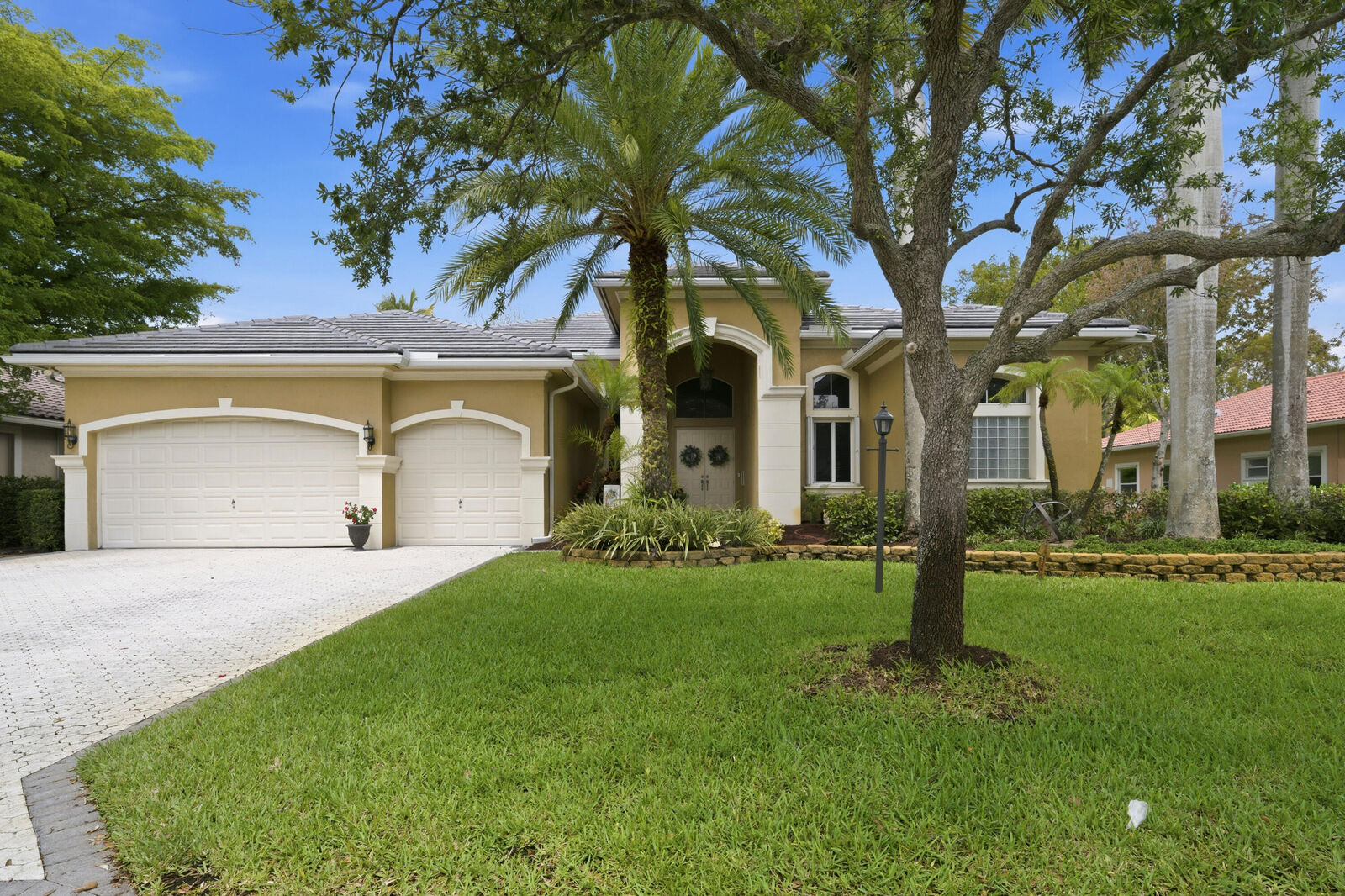 Property Photo:  10561 NW 66th Street  FL 33067 