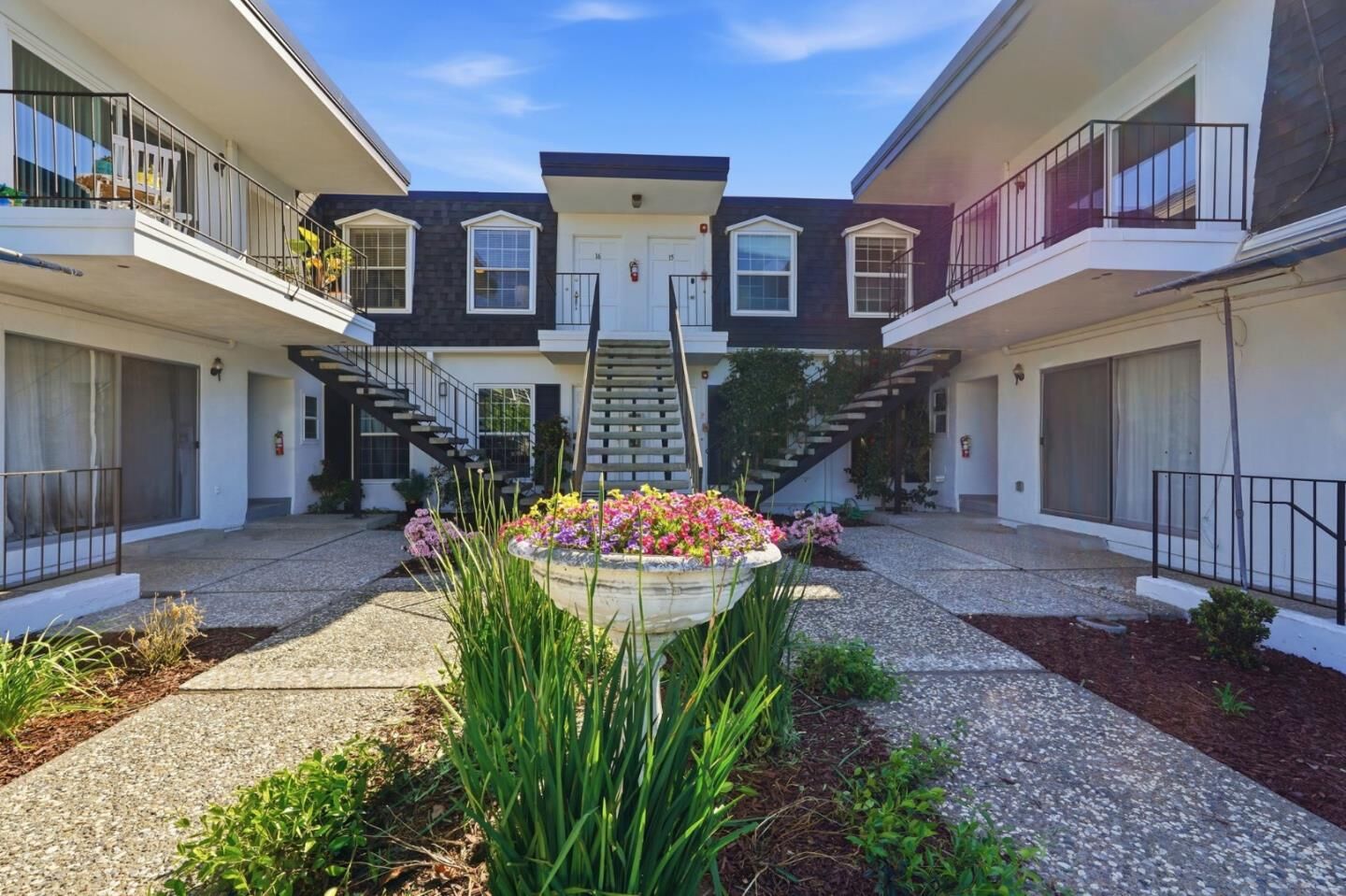 Property Photo:  1915 Mount Vernon Court 16  CA 94040 