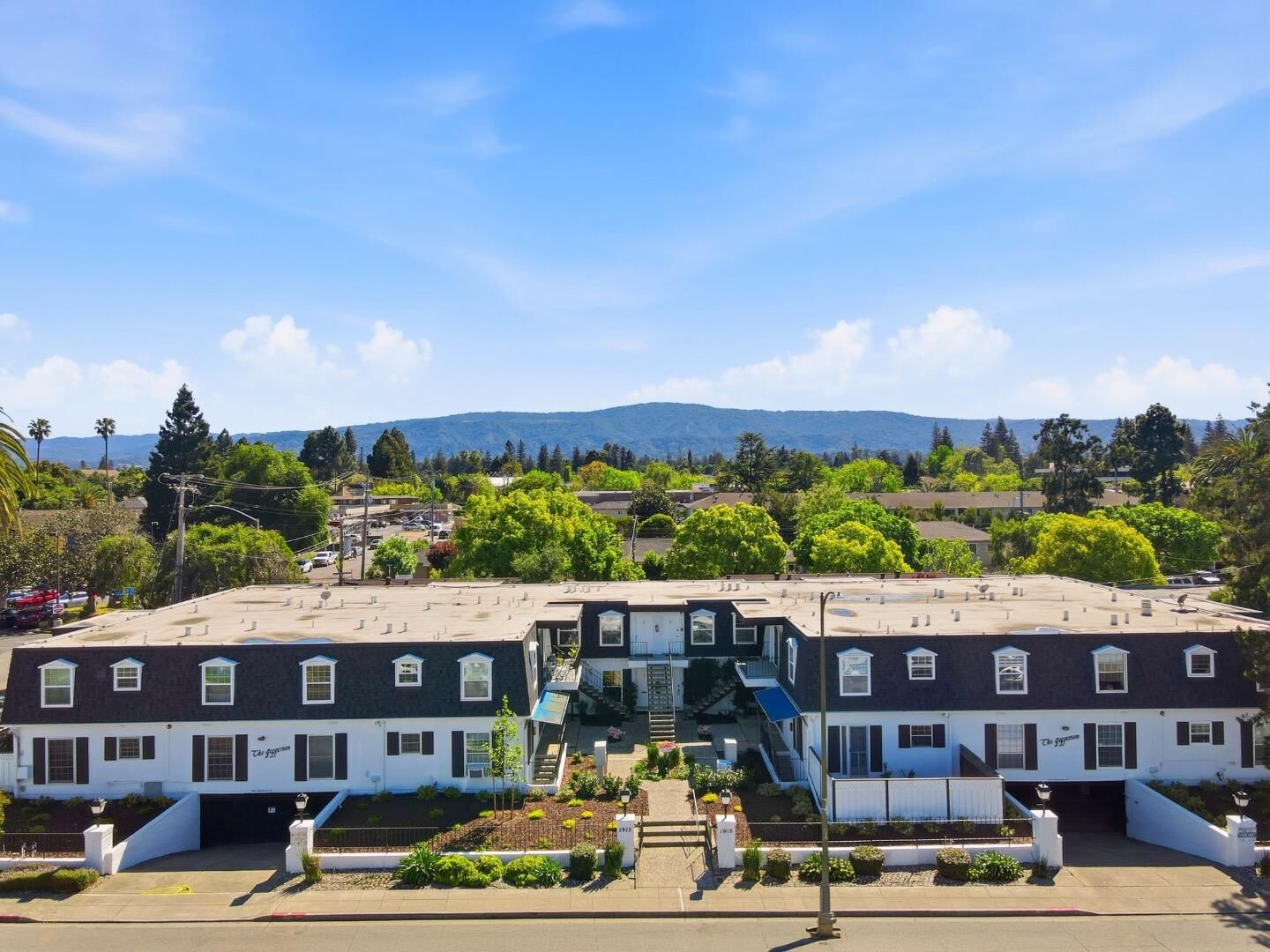Property Photo:  1915 Mount Vernon Court 16  CA 94040 