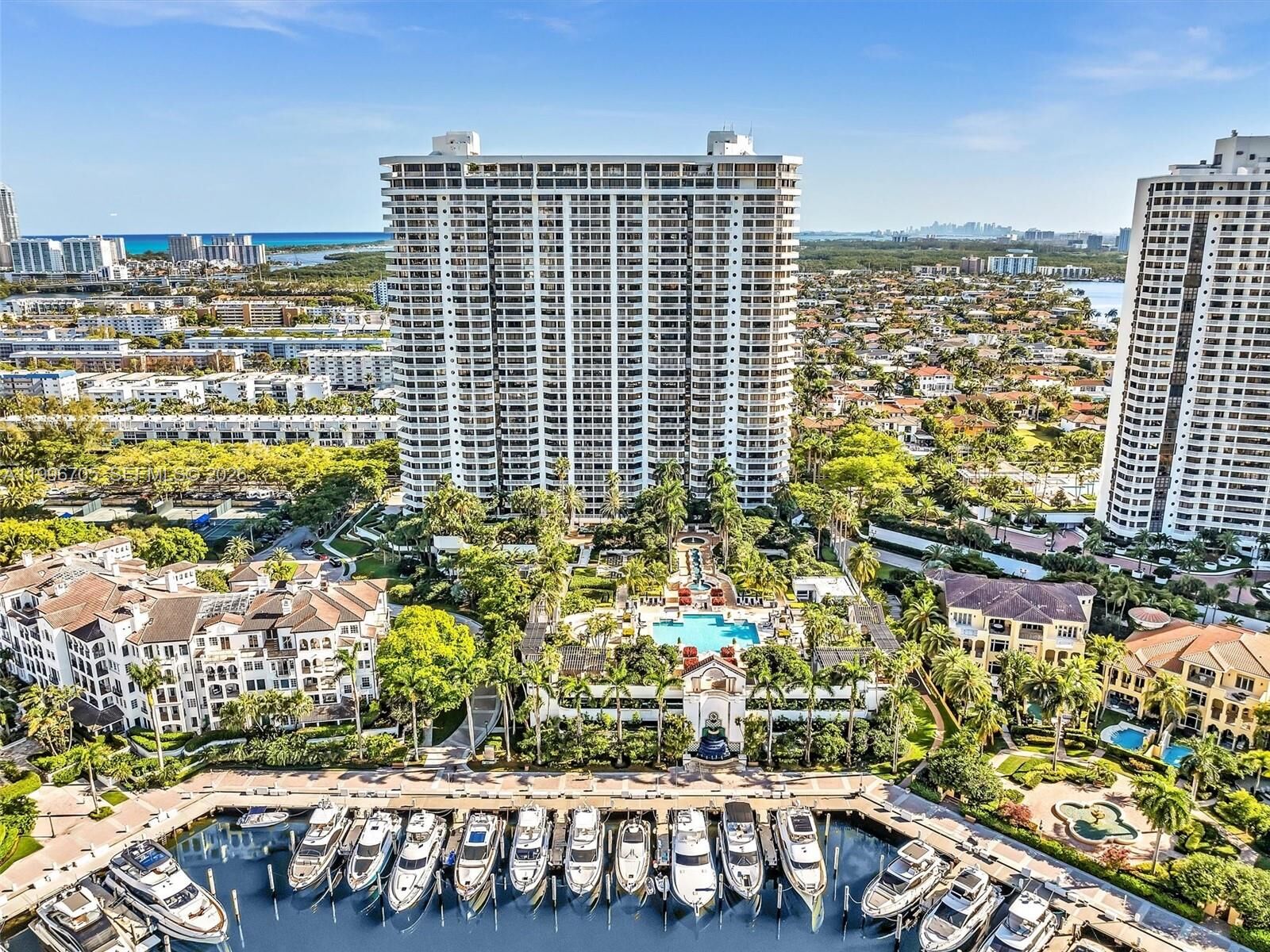 Property Photo:  2000 Island Blvd 1203  FL 33160 