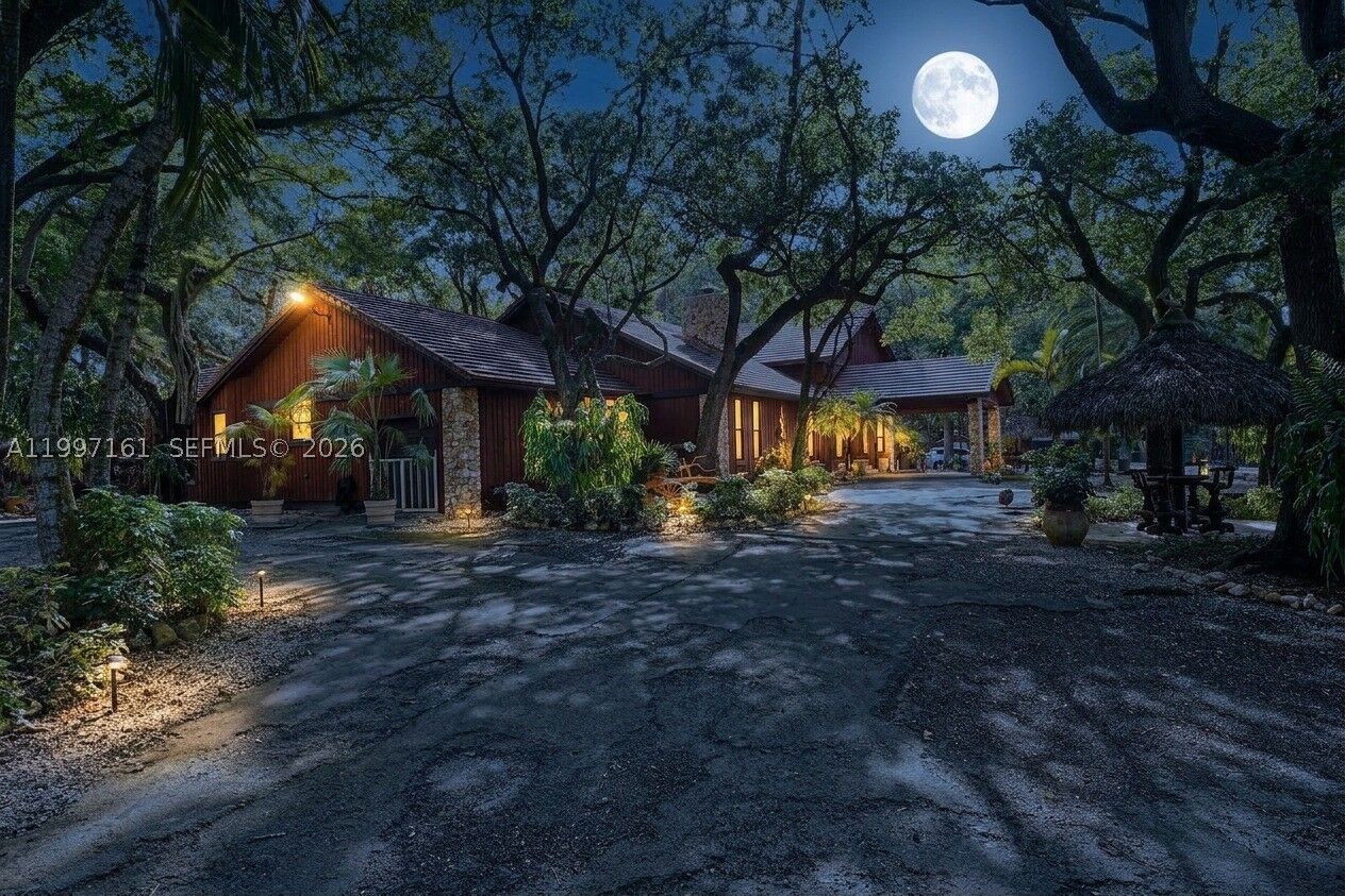 Property Photo:  15425 SW 268th St  FL 33032 