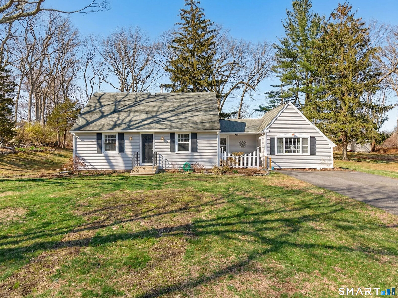 Property Photo:  4 Robin Lane  CT 06413 