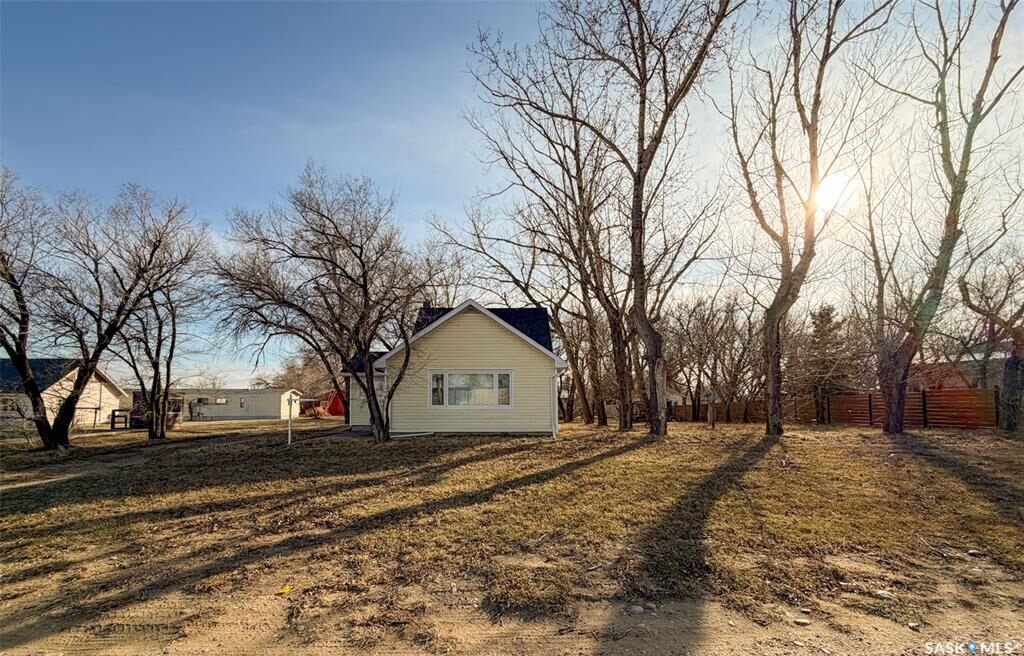 Property Photo:  508 4th Street N  SK S0N 2T0 