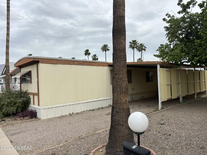Property Photo: 4001 E Blacklidge Drive 4 AZ 85712