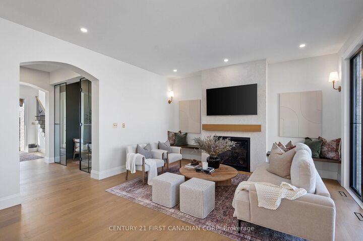 Property Photo:  856 White Pine Street  ON N6G 3X9 