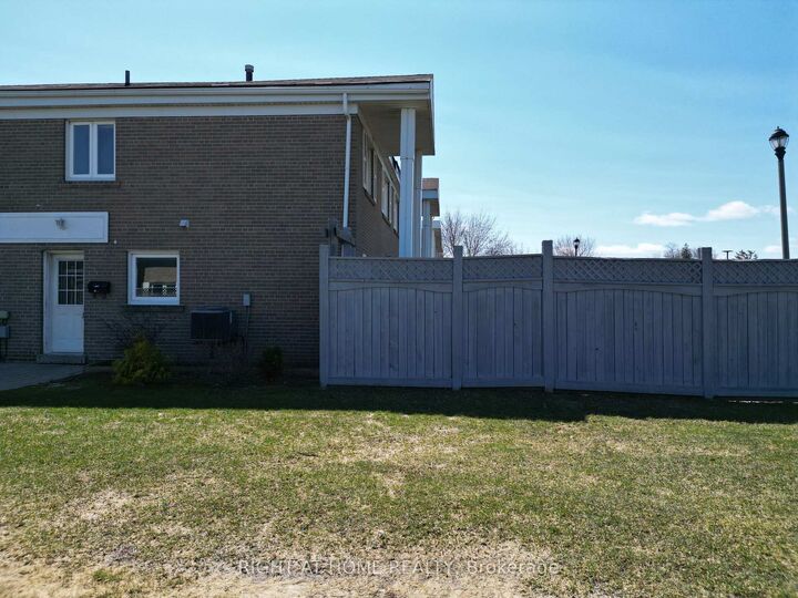 270 Town House Crescent — photo 1