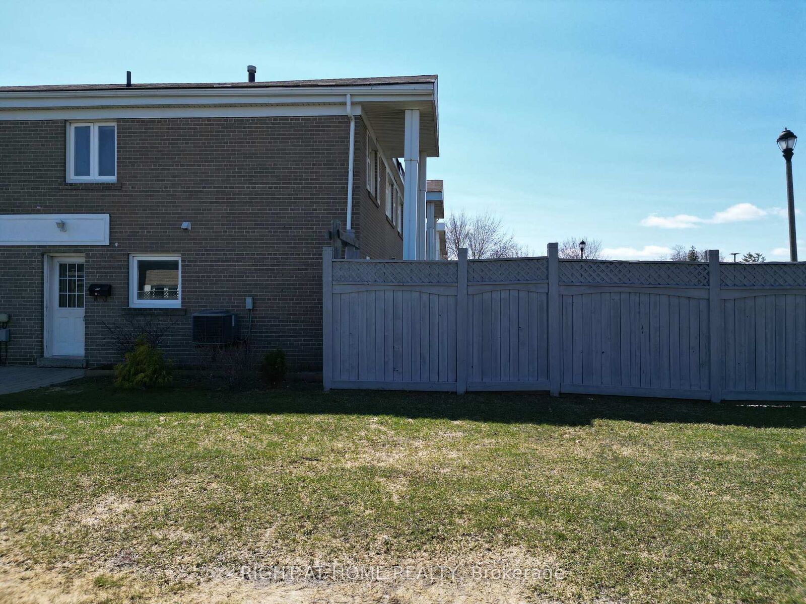 Property Photo: 270 Town House Crescent ON L6W 3C7