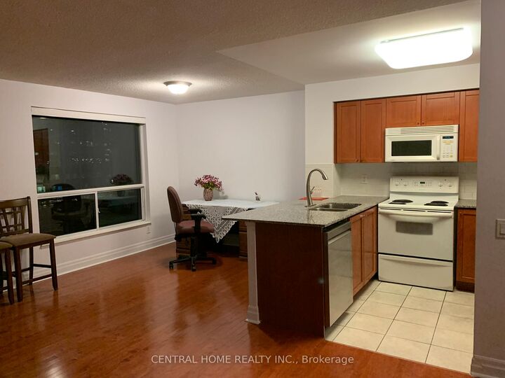 Property Photo: 21 Hillcrest Avenue 2203 ON M2N 7K2
