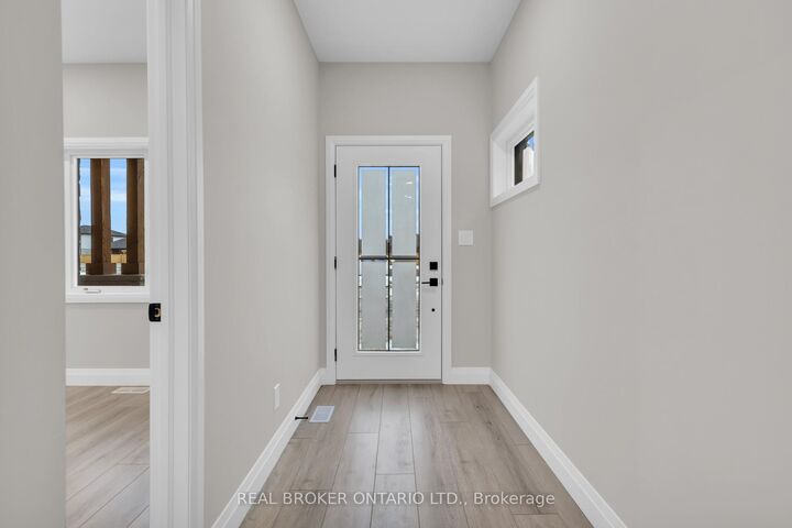 Property Photo: 29 Weymouth Street 18 ON N3B 0G3