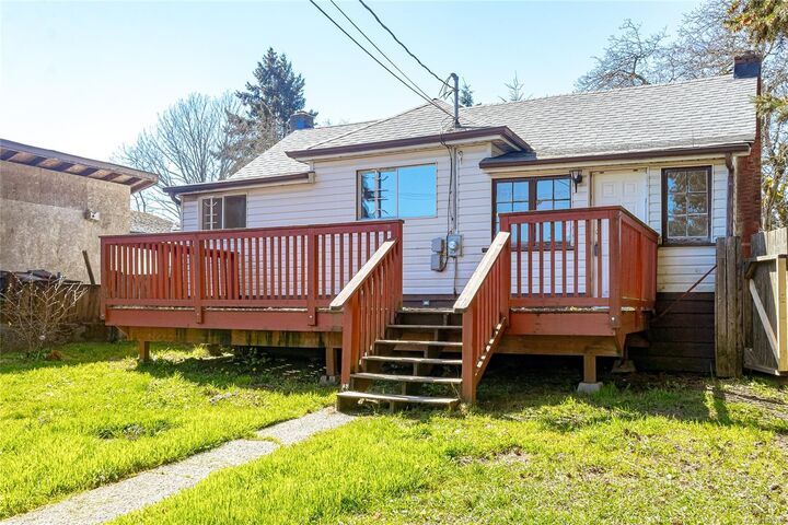 Property Photo: 485 Park Ave BC V9R 4H3