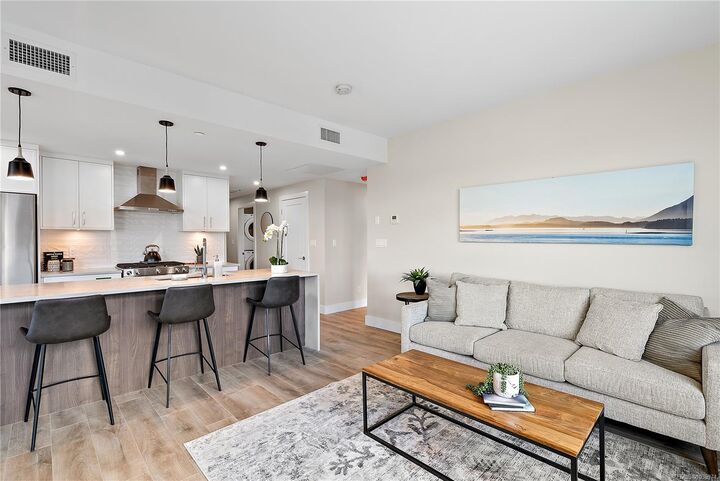 2520 Hackett Cres #502 — photo 1