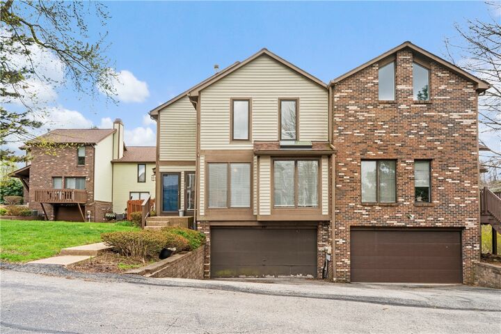 Property Photo:  420 Spring Run Dr  PA 15146 