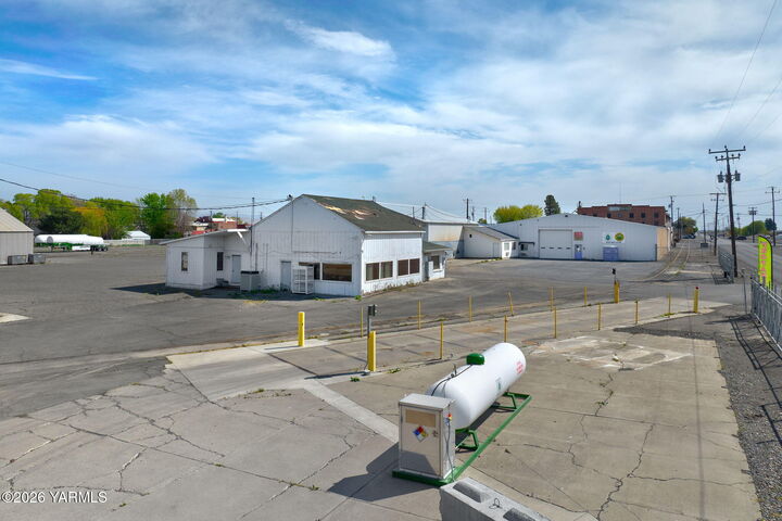 Property Photo:  8031 Branch Rd  WA 98933 