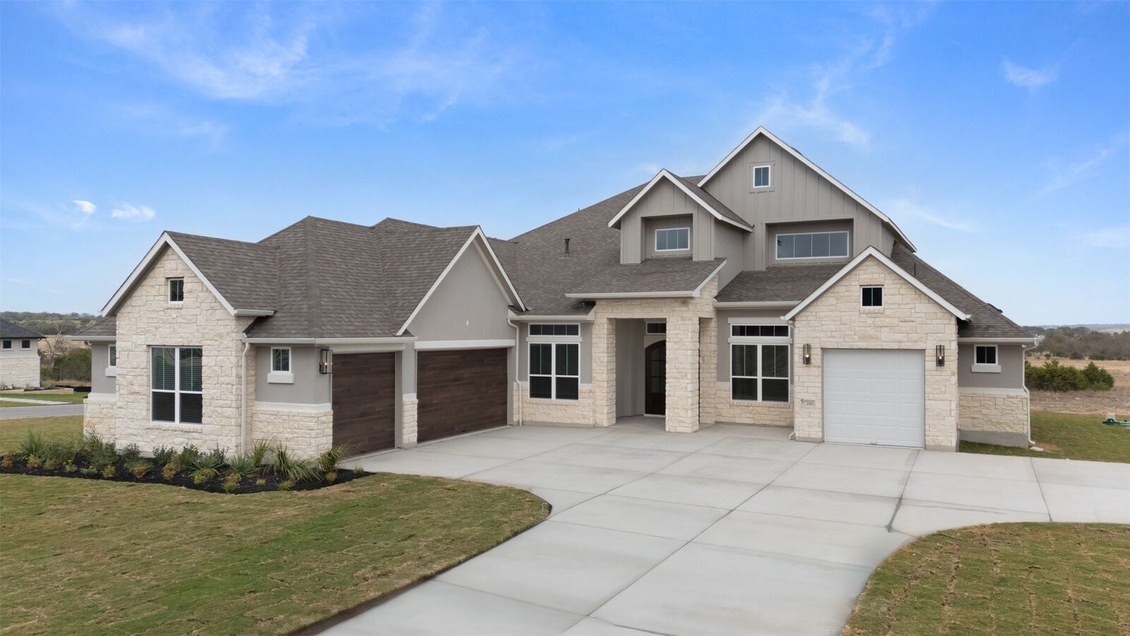Property Photo: 212 Kamas Way TX 76527