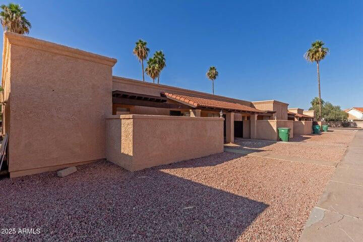 Property Photo:  615 N Arrowhead Drive Apt 4  AZ 85224 